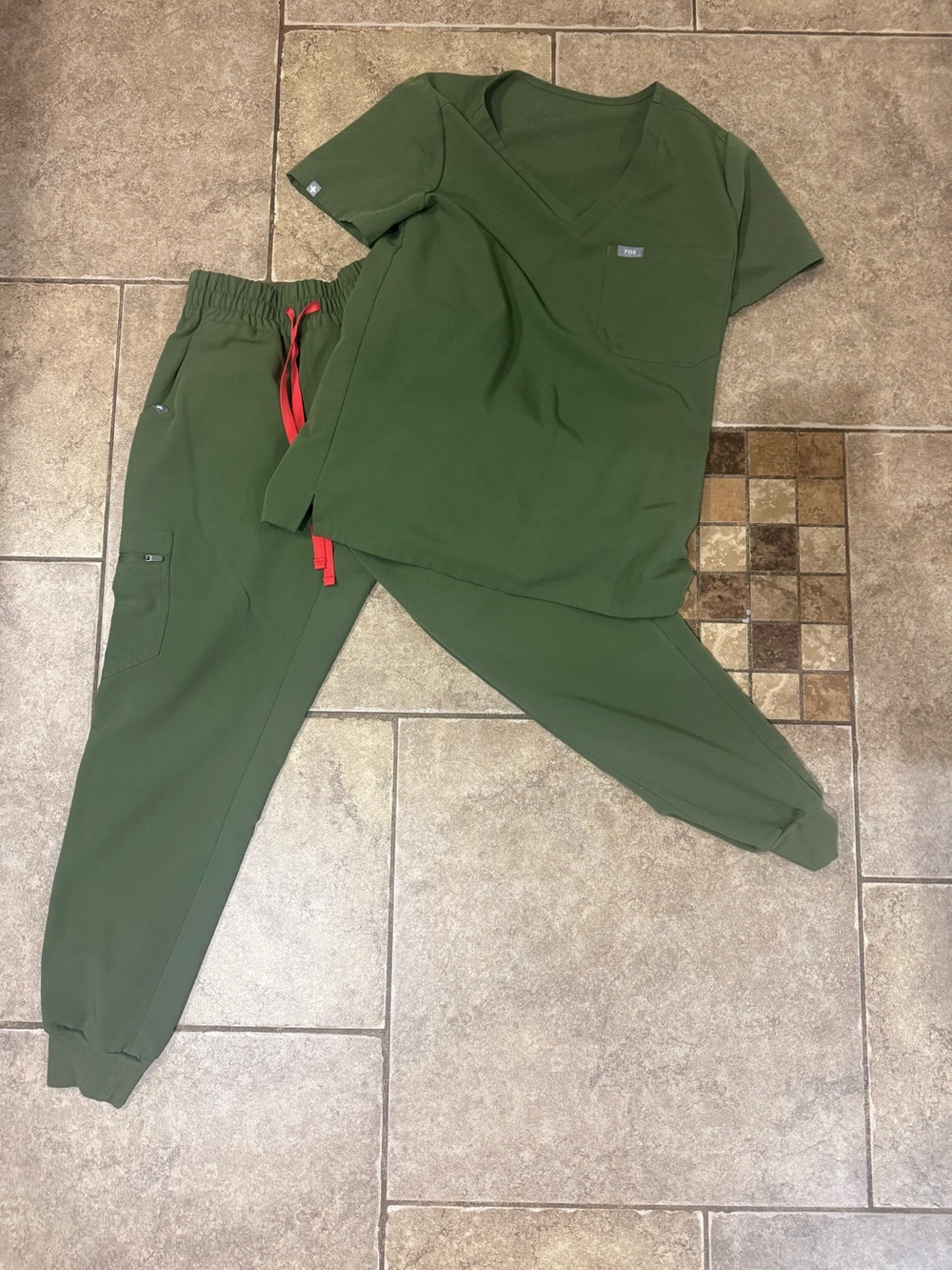 Figs set. Olive green top and joggers